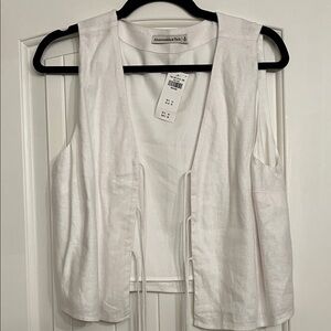 Abercrombie & Fitch White Open-Front Vest